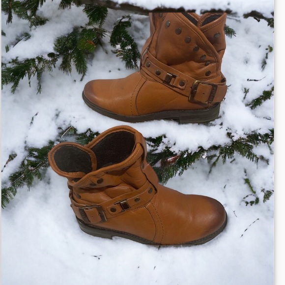 Buffalo London Shoes - Buffalo London Leather Boots